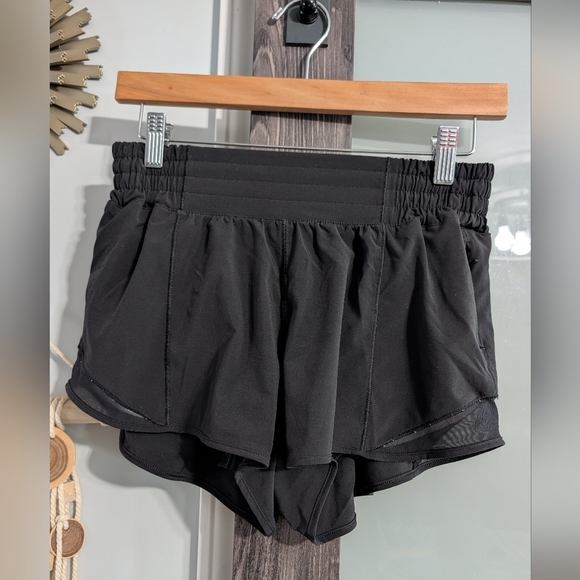 Lululemon Hotty Hot Short 2.5" Black - Picture 2 of 4
